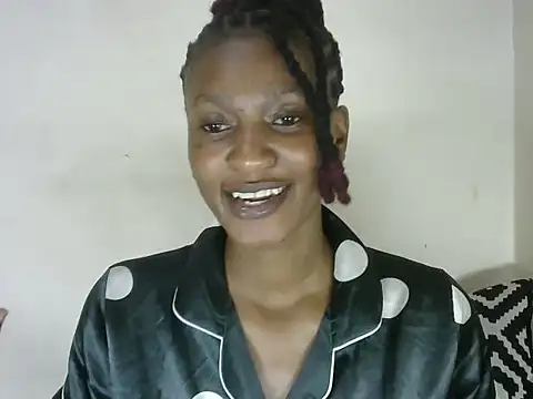 Snapshot of Pretty-emmie chatting on 03/08/25, 03:17 Pretty-emmie online show from 03/08/25, 03:17