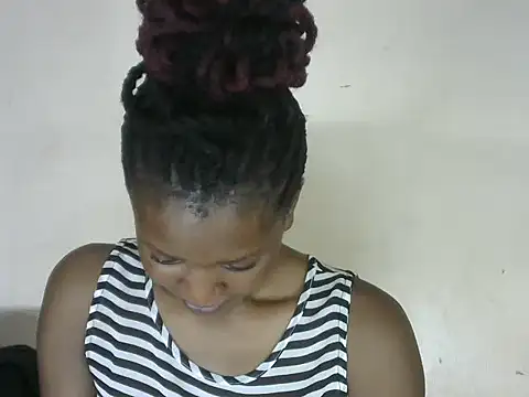 Snapshot of Pretty-emmie chatting on 02/25/25, 06:03 Pretty-emmie online show from 02/25/25, 06:03