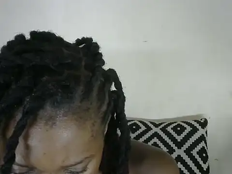 Snapshot of Pretty-emmie chatting on 02/25/25, 07:16 Pretty-emmie online show from 02/25/25, 07:16