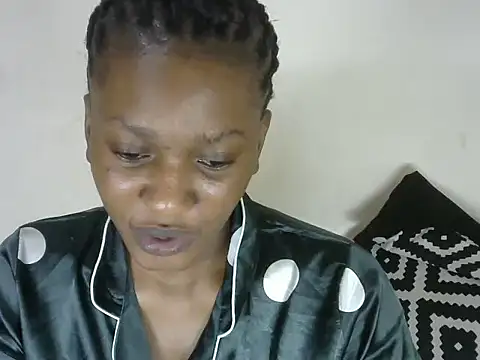 Snapshot of Pretty-emmie chatting on 03/08/25, 12:11 Pretty-emmie online show from 03/08/25, 12:11