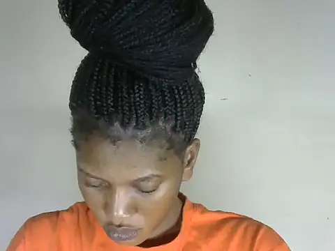 Snapshot of Pretty-emmie chatting on 10/02/25, 03:43 Pretty-emmie online show from 10/02/25, 03:43