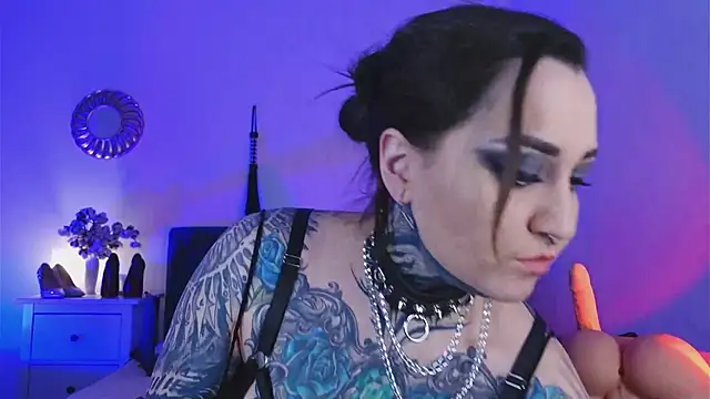 Snapshot of SindelDark chatting on 02/02/25, 02:02 SindelDark online show from 02/02/25, 02:02