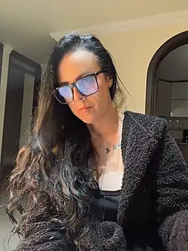 Snapshot of AndreaValencia chatting on 07/14/26, 02:05 AndreaValencia online show from 07/14/26, 02:05