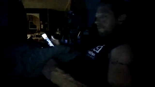 Snapshot of Bigloggz chatting on 06/16/26, 06:46 Bigloggz online show from 06/16/26, 06:46