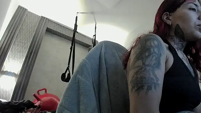 selene red  online show from 12/04/25, 02:05