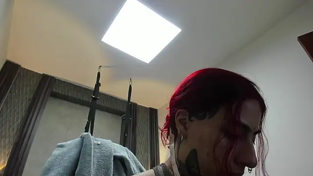 Snapshot of selene_red_ chatting on 04/26/26, 01:47 selene red online show from 04/26/26, 01:47