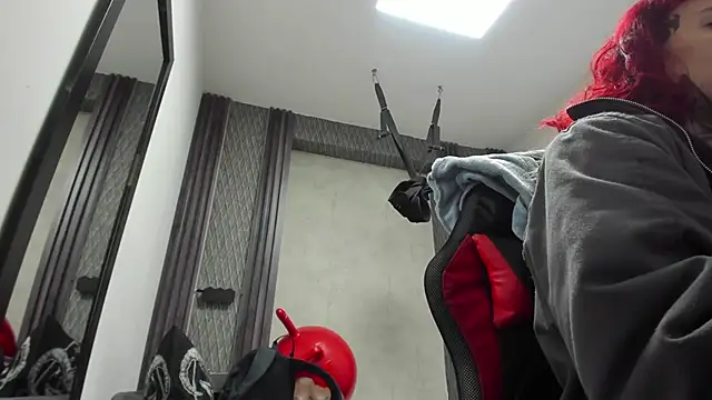 selene red  online show from 02/10/26, 12:31