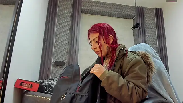 selene red  online show from 09/21/25, 04:34