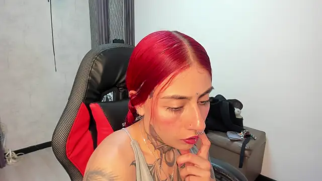 Snapshot of selene_red_ chatting on 06/11/26, 02:53 selene red online show from 06/11/26, 02:53