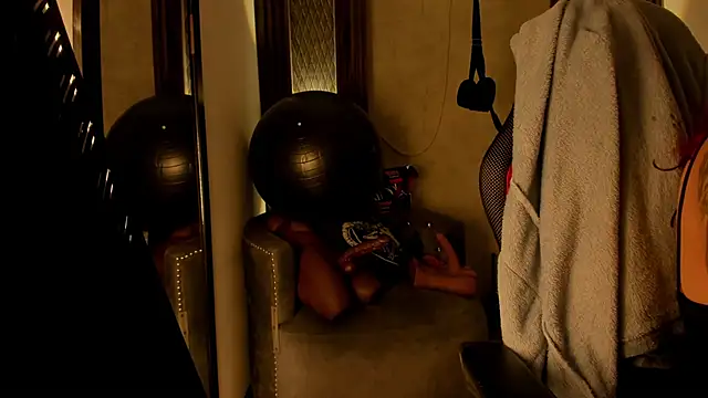 selene red  online show from 10/20/25, 03:45