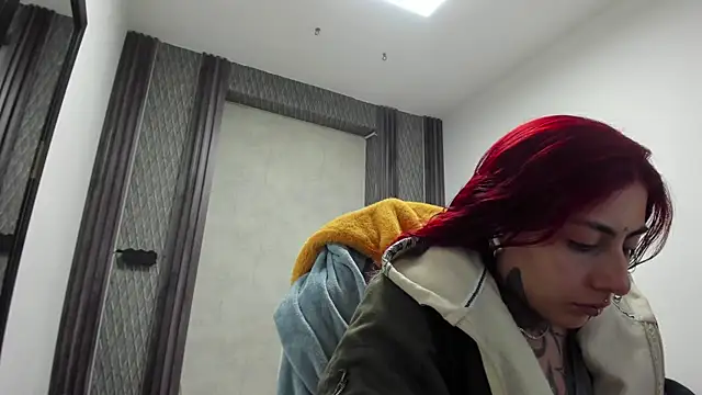 selene red  online show from 04/10/26, 12:50