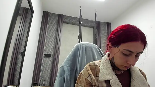 Snapshot of selene_red_ chatting on 05/26/26, 01:47 selene red online show from 05/26/26, 01:47