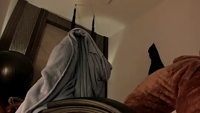 selene red  online show from 10/10/25, 02:40