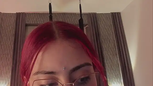 selene red  online show from 12/13/25, 08:04