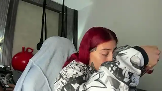 selene red  online show from 12/17/25, 04:45