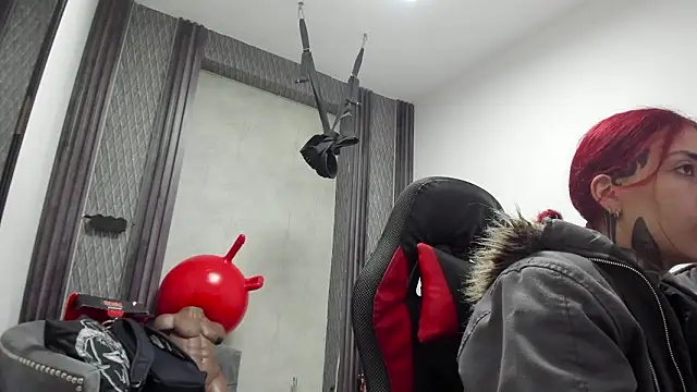 selene red  online show from 02/17/26, 12:41