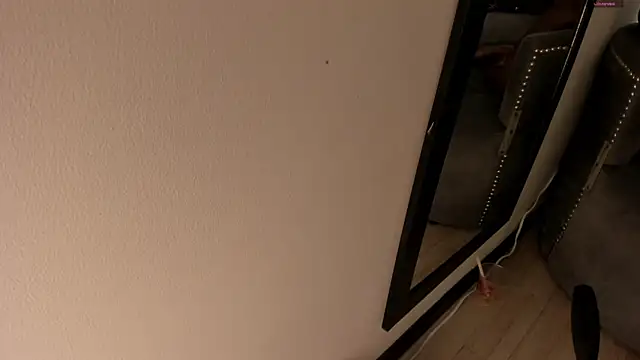 selene red  online show from 11/29/25, 04:18