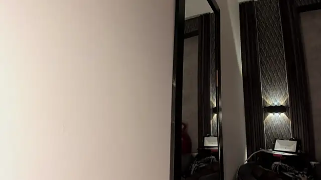 selene red  online show from 12/05/25, 01:53