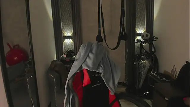 selene red  online show from 12/14/25, 05:07