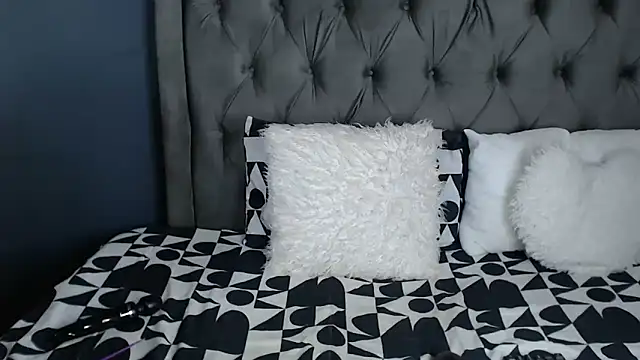 LOYAL SASHA online show from 11/14/25, 05:05