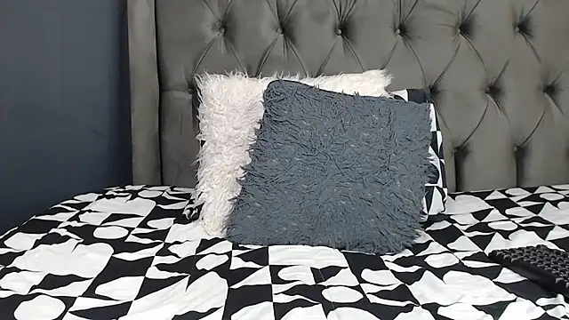 LOYAL SASHA online show from 10/12/25, 11:11