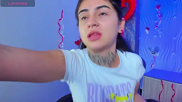 Snapshot of Bonnye_star chatting on 02/15/26, 04:57 Bonnye star online show from 02/15/26, 04:57