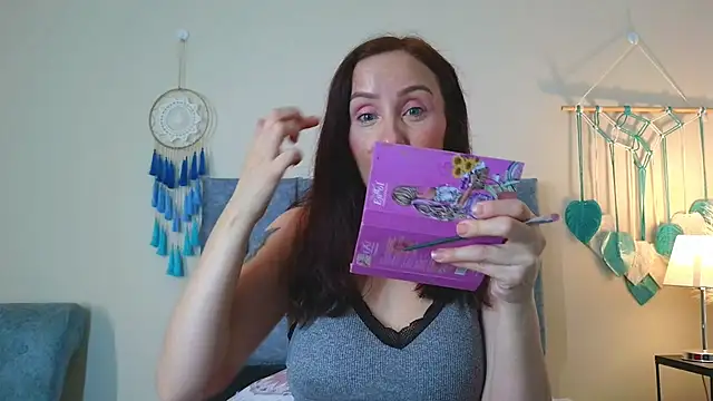 Snapshot of IberianMoonMK chatting on 11/25/25, 12:27 IberianMoonMK online show from 11/25/25, 12:27