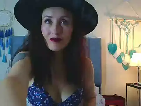 Snapshot of IberianMoonMK chatting on 10/31/25, 05:20 IberianMoonMK online show from 10/31/25, 05:20