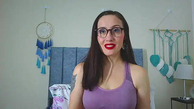 Snapshot of IberianMoonMK chatting on 10/27/25, 05:25 IberianMoonMK online show from 10/27/25, 05:25