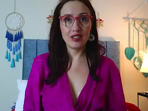 Snapshot of IberianMoonMK chatting on 12/13/25, 08:04 IberianMoonMK online show from 12/13/25, 08:04