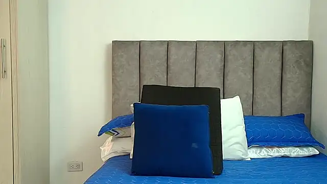 karina lewis  online show from 11/06/25, 03:54