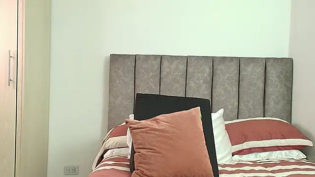 karina lewis  online show from 05/02/26, 05:12