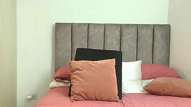 karina lewis  online show from 05/23/26, 04:44