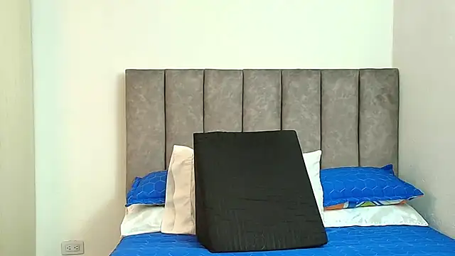 karina lewis  online show from 12/03/25, 04:35