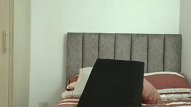 karina lewis  online show from 04/25/26, 05:10