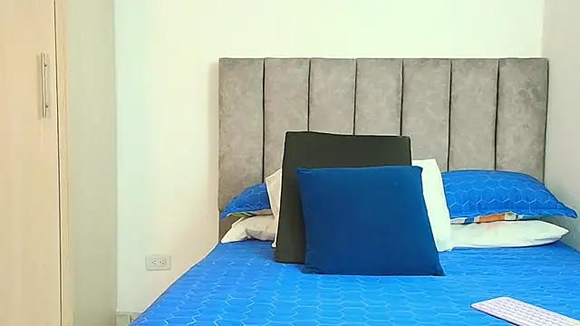 karina lewis  online show from 09/22/25, 04:07