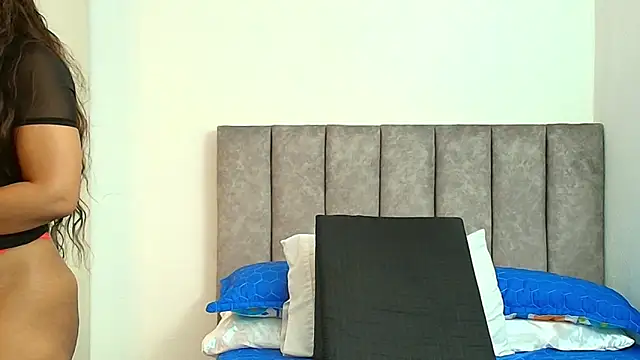 karina lewis  online show from 12/01/25, 04:02