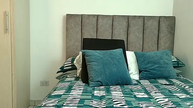 Snapshot of karina_lewis_ chatting on 02/17/26, 04:43 karina lewis online show from 02/17/26, 04:43