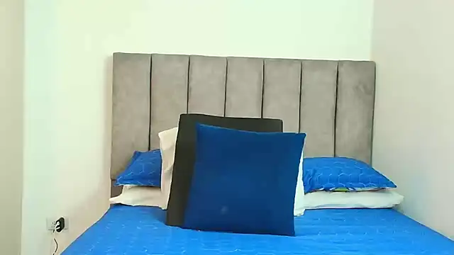 karina lewis  online show from 10/06/25, 04:13