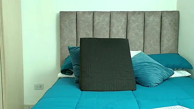 karina lewis  online show from 04/09/26, 04:58