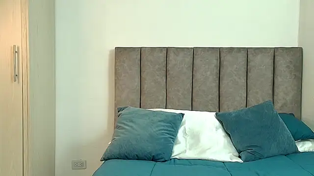 karina lewis  online show from 04/07/26, 05:42