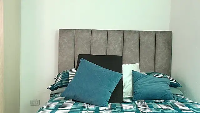 Snapshot of karina_lewis_ chatting on 02/25/26, 04:23 karina lewis online show from 02/25/26, 04:23