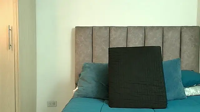 karina lewis  online show from 04/10/26, 05:25