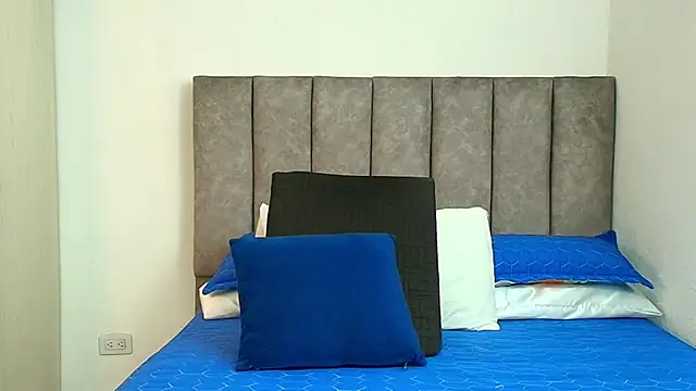 karina lewis  online show from 11/05/25, 03:53