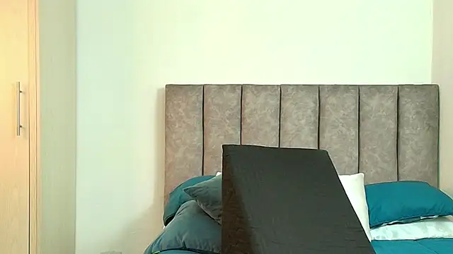 karina lewis  online show from 04/11/26, 04:31