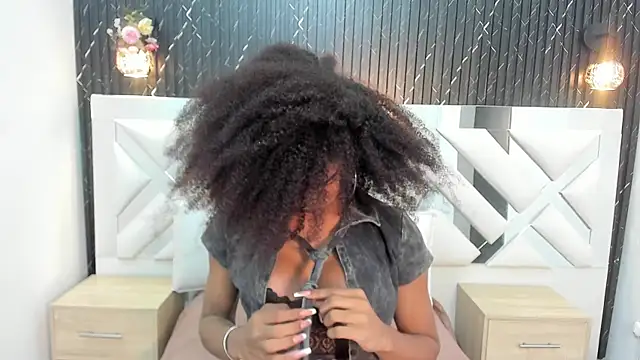 NaomiSteward online show from 03/18/25, 11:33