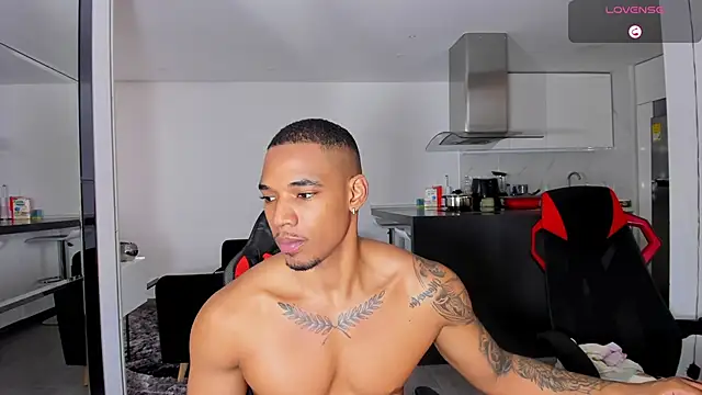 Snapshot of TROYWESLY- chatting on 10/05/25, 09:38 TROYWESLY- online show from 10/05/25, 09:38