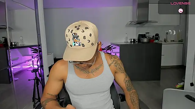 Snapshot of TROYWESLY- chatting on 02/11/26, 10:20 TROYWESLY- online show from 02/11/26, 10:20