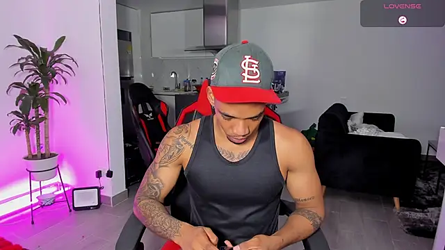 Snapshot of TROYWESLY- chatting on 11/05/25, 11:41 TROYWESLY- online show from 11/05/25, 11:41