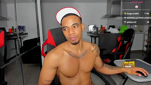 Snapshot of TROYWESLY- chatting on 11/07/25, 12:37 TROYWESLY- online show from 11/07/25, 12:37